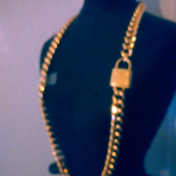 Michael Kors gold necklace - Picture 2 of 3